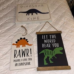 Dinosaur full size cotton comforter , sheets and room accessories
